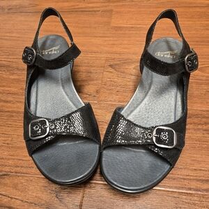 Womens Dansko Joanie Sandals in Black Lizard Size 39 (8.5) Leather upper/lining